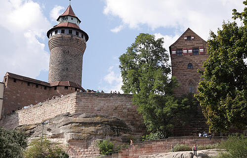 Ein hoher Turm